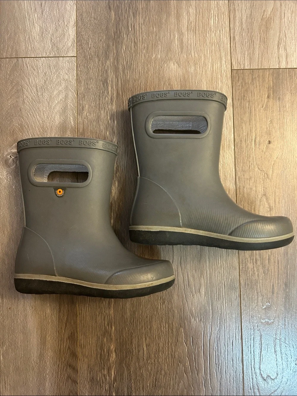 Bogs Kids Short Waterproof Boots in Taupe Gray, Size 9c